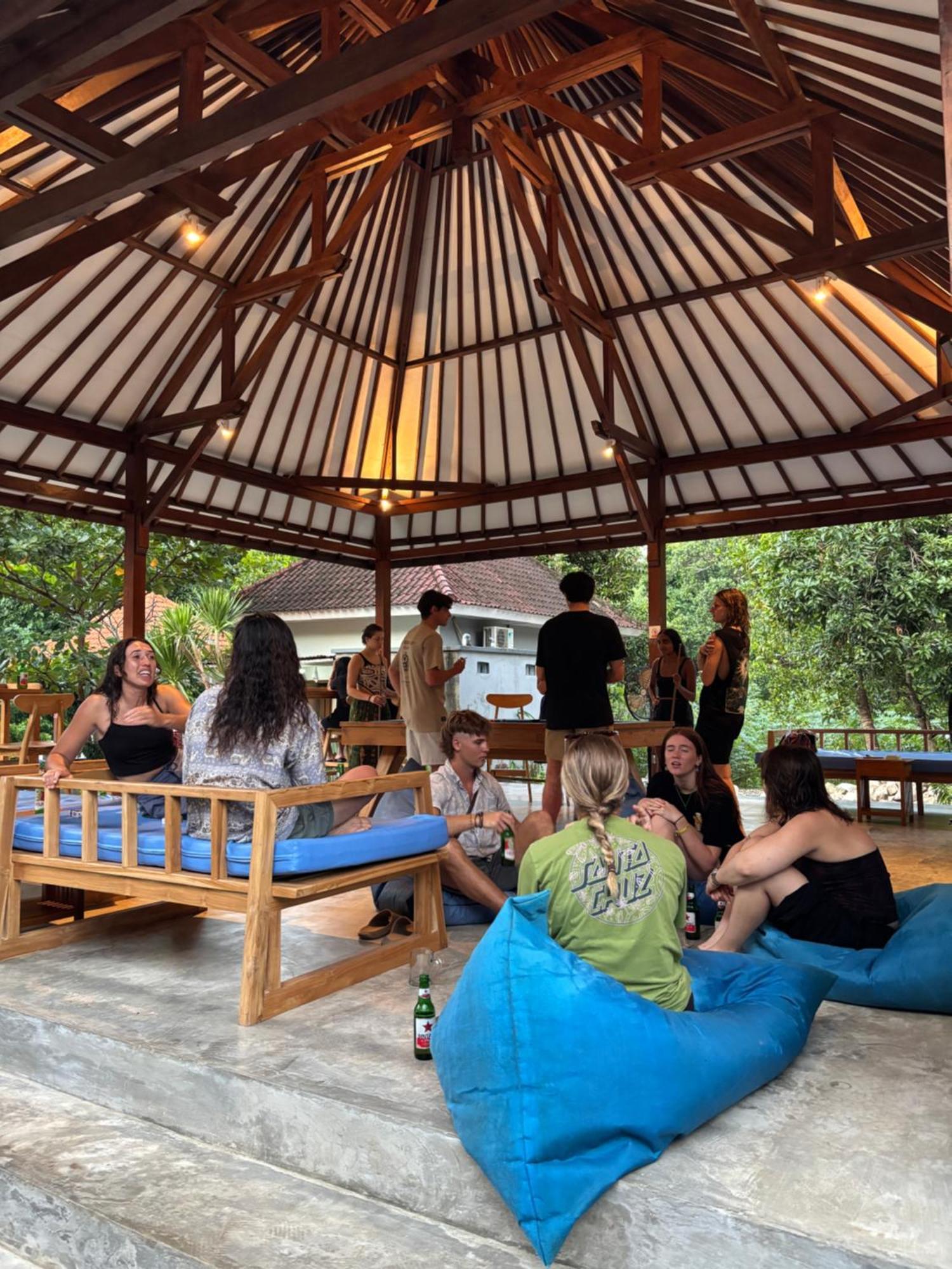 Castaway Island Hostel Nusa Lembongan  Exterior photo